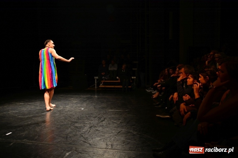 Zdjęcie w galerii na portalu naszraciborz.pl: Raport Panika. Arti Grabowski w Raciborzu wiadomości z regionu