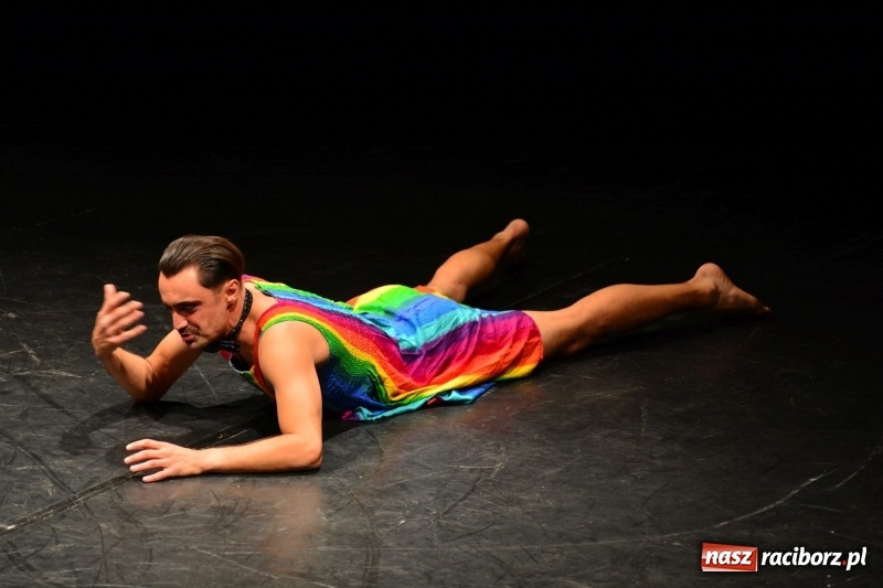 Zdjęcie w galerii na portalu naszraciborz.pl: Raport Panika. Arti Grabowski w Raciborzu wiadomości z regionu