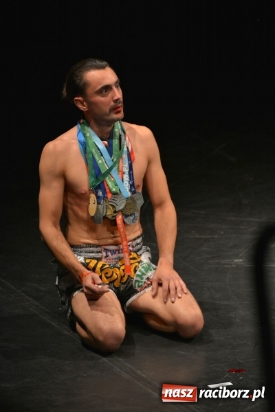 Zdjęcie w galerii na portalu naszraciborz.pl: Raport Panika. Arti Grabowski w Raciborzu wiadomości z regionu