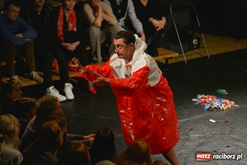 Zdjęcie w galerii na portalu naszraciborz.pl: Raport Panika. Arti Grabowski w Raciborzu wiadomości z regionu