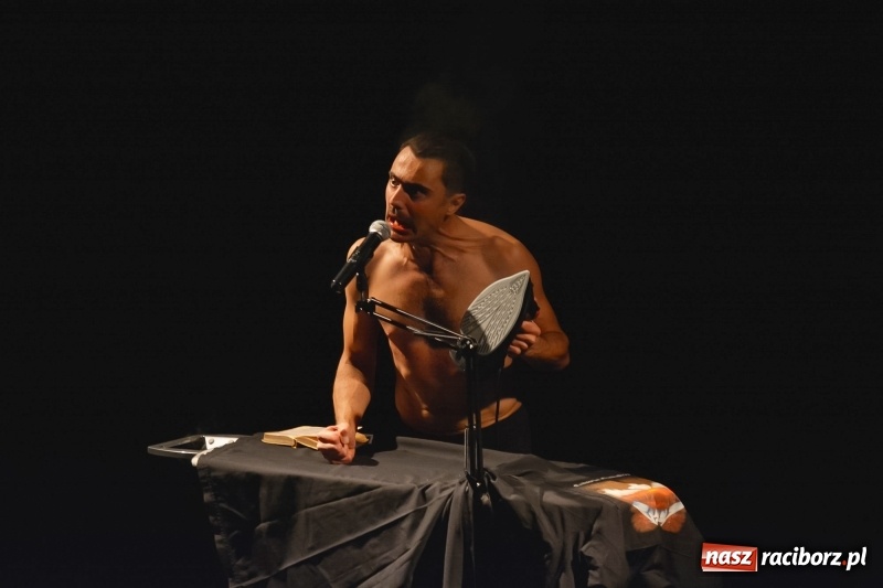 Zdjęcie w galerii na portalu naszraciborz.pl: Raport Panika. Arti Grabowski w Raciborzu wiadomości z regionu