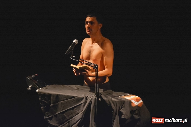 Zdjęcie w galerii na portalu naszraciborz.pl: Raport Panika. Arti Grabowski w Raciborzu wiadomości z regionu