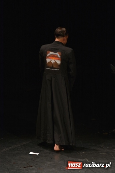 Zdjęcie w galerii na portalu naszraciborz.pl: Raport Panika. Arti Grabowski w Raciborzu wiadomości z regionu