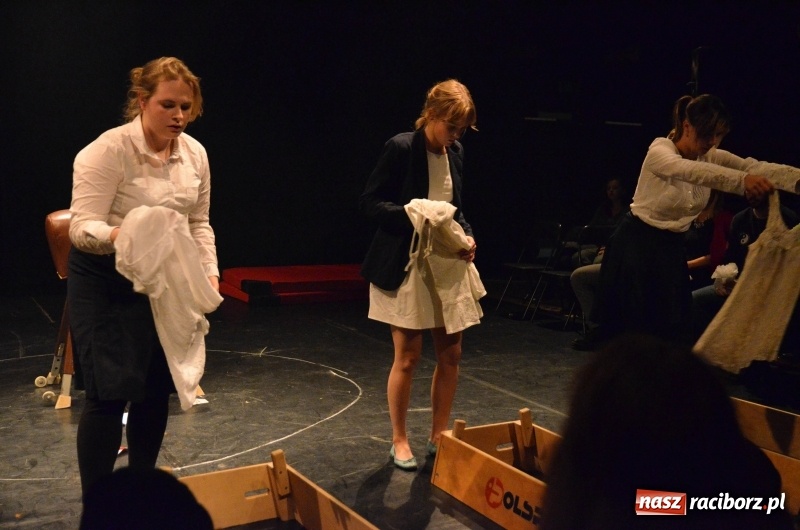 Zdjęcie w galerii na portalu naszraciborz.pl: Czy jest sposób by go przerwać? Zatrzymać Obrotówkę na deskach RCK wiadomości z regionu