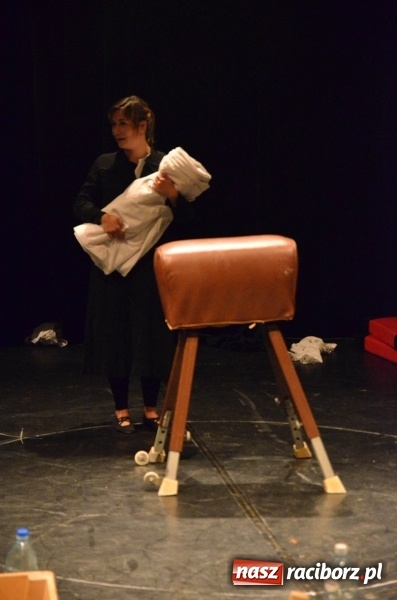 Zdjęcie w galerii na portalu naszraciborz.pl: Czy jest sposób by go przerwać? Zatrzymać Obrotówkę na deskach RCK wiadomości z regionu