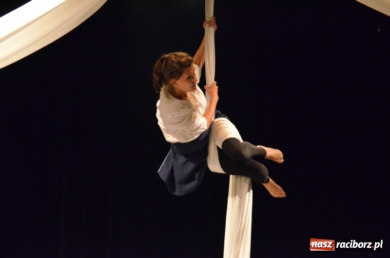 Zdjęcie w galerii na portalu naszraciborz.pl: Czy jest sposób by go przerwać? Zatrzymać Obrotówkę na deskach RCK wiadomości z regionu