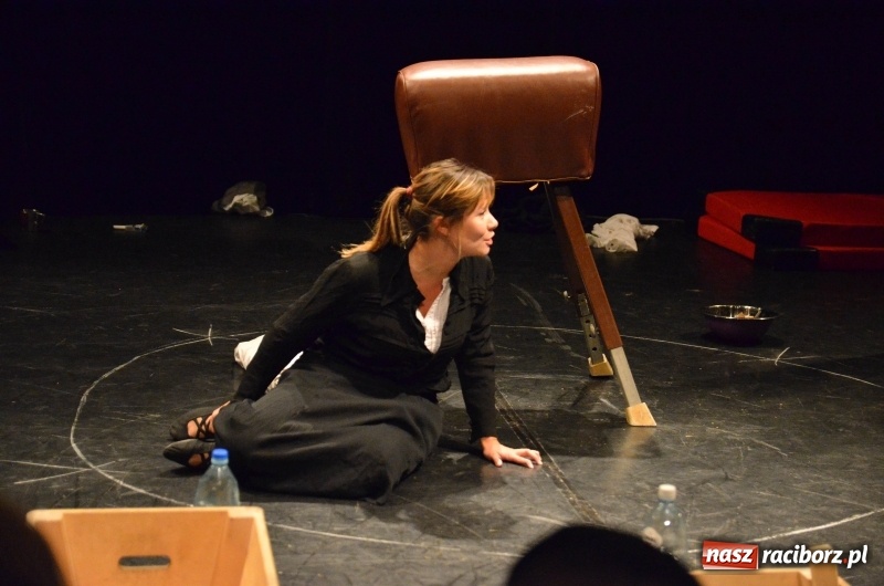 Zdjęcie w galerii na portalu naszraciborz.pl: Czy jest sposób by go przerwać? Zatrzymać Obrotówkę na deskach RCK wiadomości z regionu