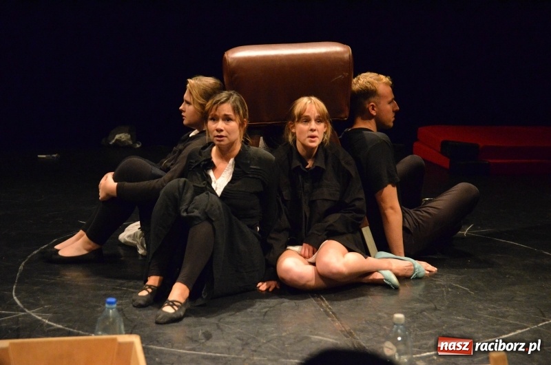 Zdjęcie w galerii na portalu naszraciborz.pl: Czy jest sposób by go przerwać? Zatrzymać Obrotówkę na deskach RCK wiadomości z regionu