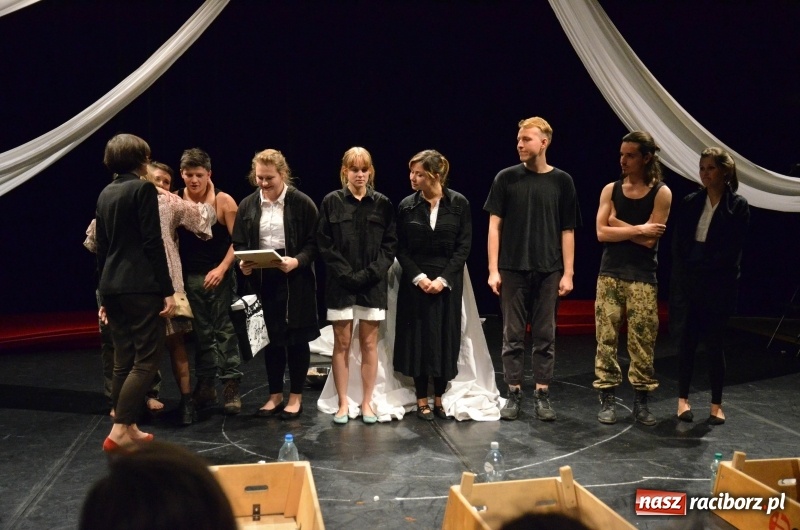 Zdjęcie w galerii na portalu naszraciborz.pl: Czy jest sposób by go przerwać? Zatrzymać Obrotówkę na deskach RCK wiadomości z regionu