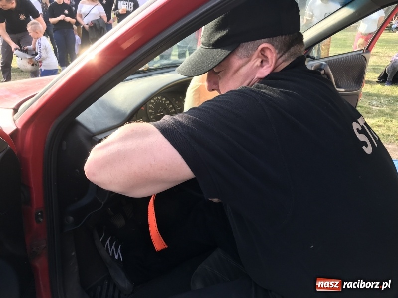 Zdjęcie w galerii na portalu naszraciborz.pl: I ty możesz zostać strażakiem, czyli rodzinny festyn w Brzeziu  wiadomości z regionu