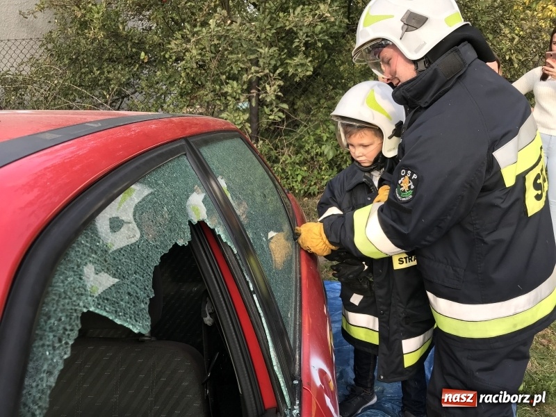 Zdjęcie w galerii na portalu naszraciborz.pl: I ty możesz zostać strażakiem, czyli rodzinny festyn w Brzeziu  wiadomości z regionu