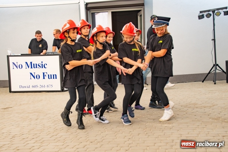 Zdjęcie w galerii na portalu naszraciborz.pl: I ty możesz zostać strażakiem, czyli rodzinny festyn w Brzeziu  wiadomości z regionu