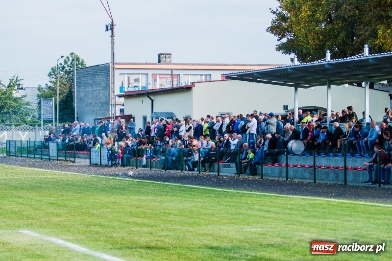 Zdjęcie w galerii na portalu naszraciborz.pl: Nie taki lider straszny jak go malują. Wielkie derby gminy Krzyżanowice na remis wiadomości z regionu