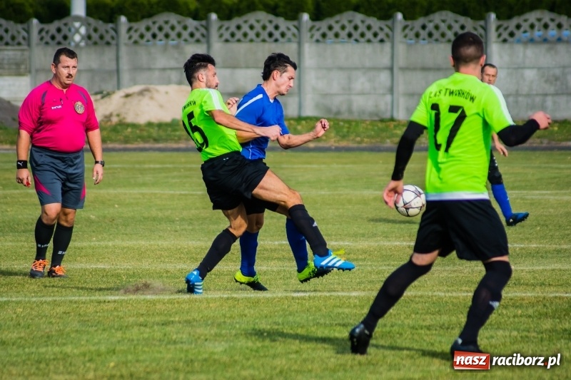 Zdjęcie w galerii na portalu naszraciborz.pl: Nie taki lider straszny jak go malują. Wielkie derby gminy Krzyżanowice na remis wiadomości z regionu