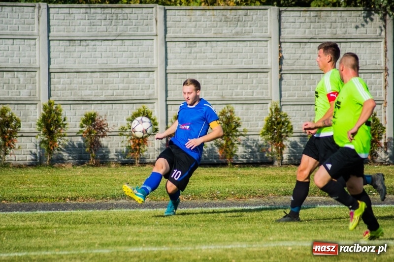 Zdjęcie w galerii na portalu naszraciborz.pl: Nie taki lider straszny jak go malują. Wielkie derby gminy Krzyżanowice na remis wiadomości z regionu