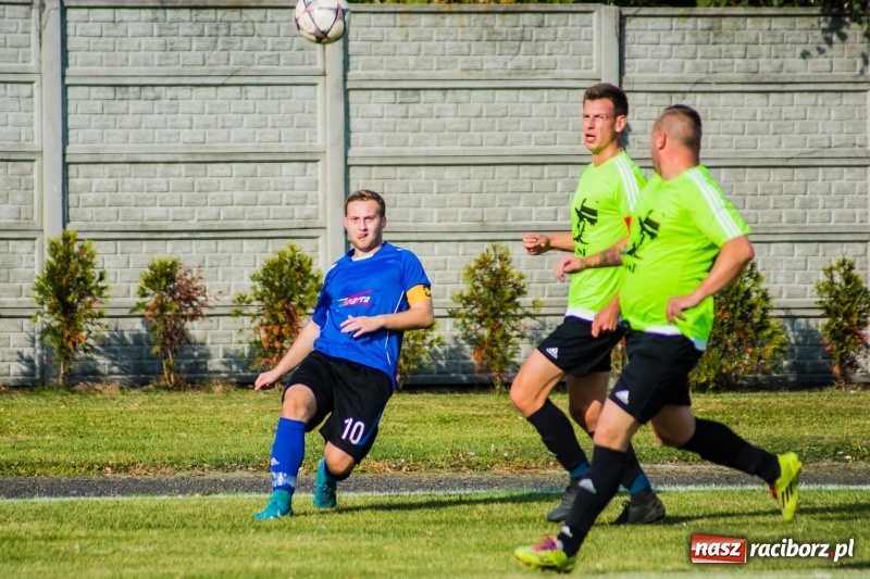 Zdjęcie w galerii na portalu naszraciborz.pl: Nie taki lider straszny jak go malują. Wielkie derby gminy Krzyżanowice na remis wiadomości z regionu