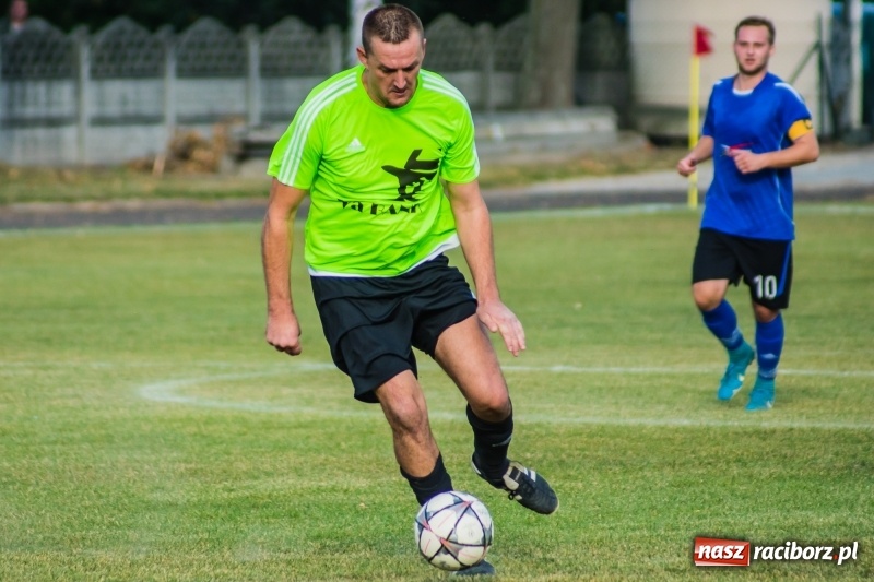 Zdjęcie w galerii na portalu naszraciborz.pl: Nie taki lider straszny jak go malują. Wielkie derby gminy Krzyżanowice na remis wiadomości z regionu