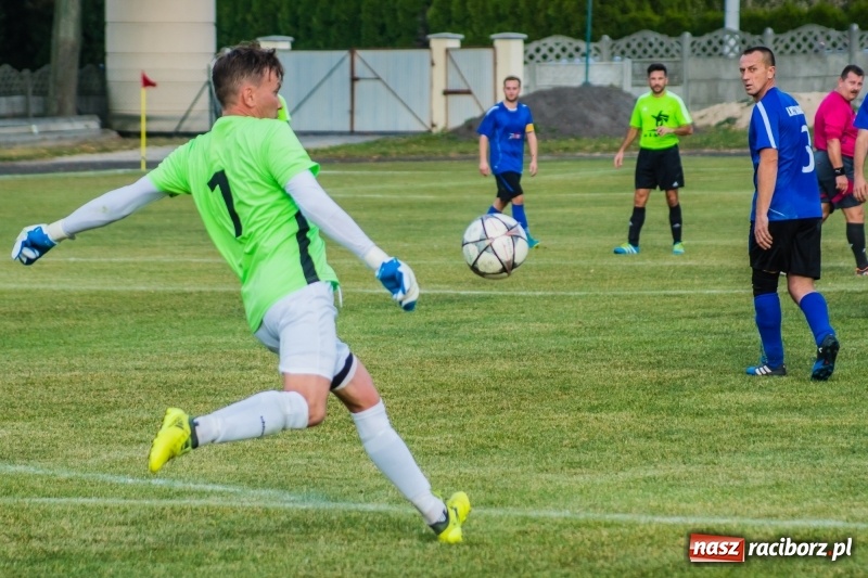 Zdjęcie w galerii na portalu naszraciborz.pl: Nie taki lider straszny jak go malują. Wielkie derby gminy Krzyżanowice na remis wiadomości z regionu