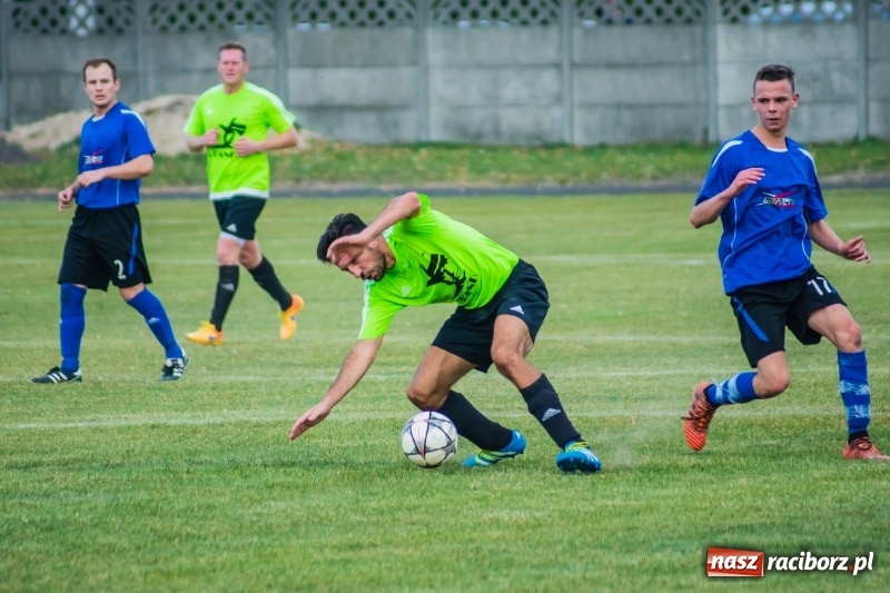 Zdjęcie w galerii na portalu naszraciborz.pl: Nie taki lider straszny jak go malują. Wielkie derby gminy Krzyżanowice na remis wiadomości z regionu