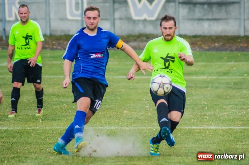 Zdjęcie w galerii na portalu naszraciborz.pl: Nie taki lider straszny jak go malują. Wielkie derby gminy Krzyżanowice na remis wiadomości z regionu