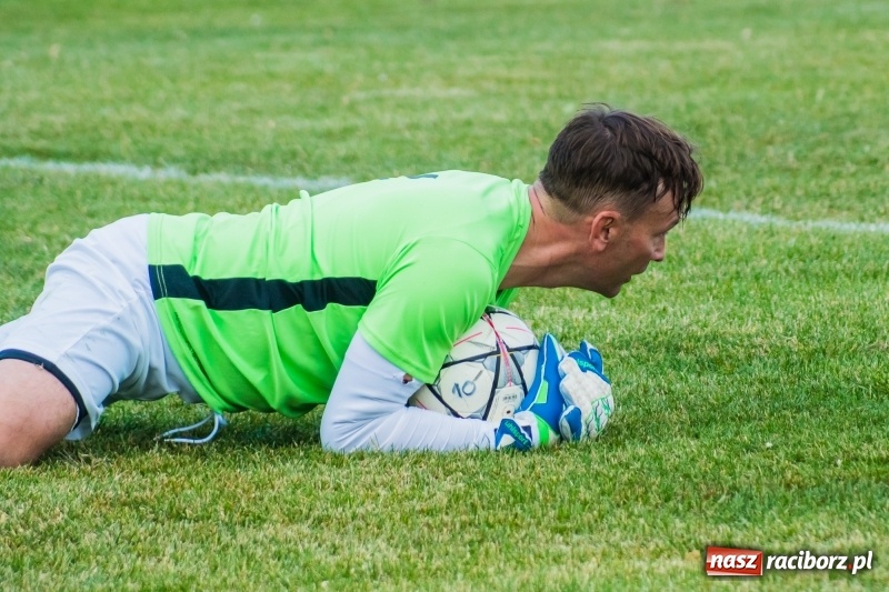 Zdjęcie w galerii na portalu naszraciborz.pl: Nie taki lider straszny jak go malują. Wielkie derby gminy Krzyżanowice na remis wiadomości z regionu