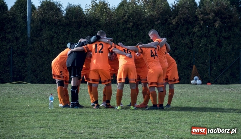 Zdjęcie w galerii na portalu naszraciborz.pl: Pewne zwycięstwo Markowic nad Adamowicami wiadomości z regionu
