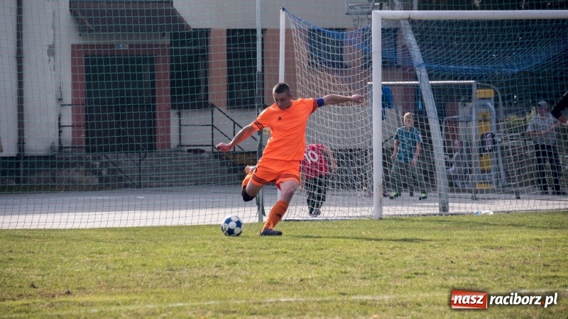 Zdjęcie w galerii na portalu naszraciborz.pl: Pewne zwycięstwo Markowic nad Adamowicami wiadomości z regionu