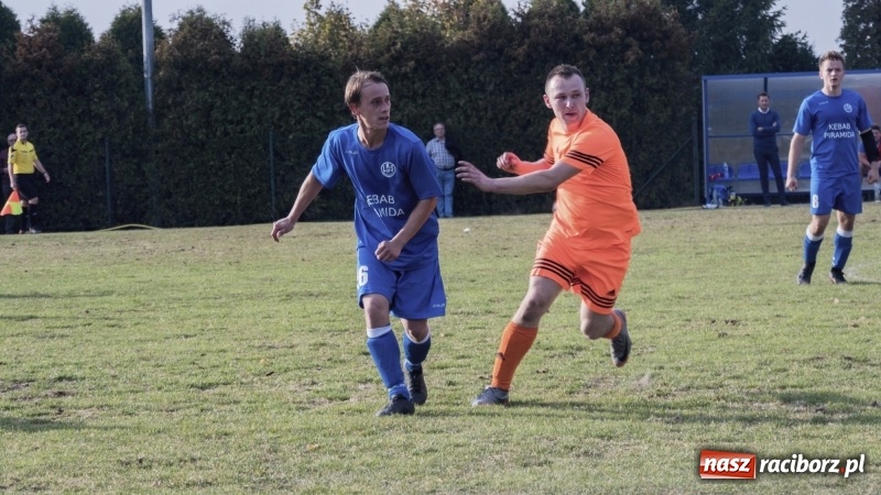 Zdjęcie w galerii na portalu naszraciborz.pl: Pewne zwycięstwo Markowic nad Adamowicami wiadomości z regionu