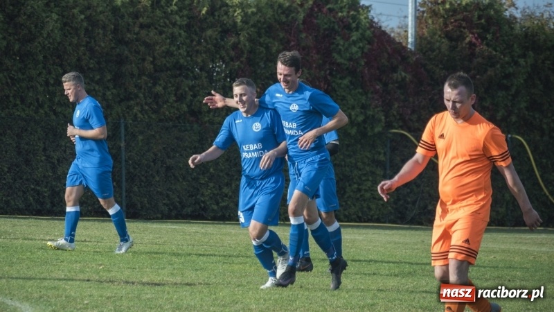 Zdjęcie w galerii na portalu naszraciborz.pl: Pewne zwycięstwo Markowic nad Adamowicami wiadomości z regionu