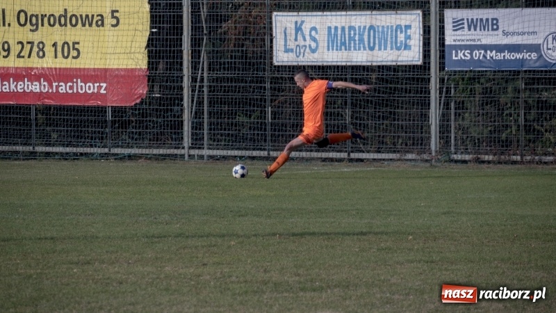 Zdjęcie w galerii na portalu naszraciborz.pl: Pewne zwycięstwo Markowic nad Adamowicami wiadomości z regionu