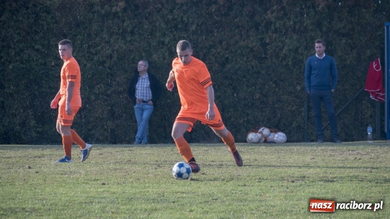 Zdjęcie w galerii na portalu naszraciborz.pl: Pewne zwycięstwo Markowic nad Adamowicami wiadomości z regionu