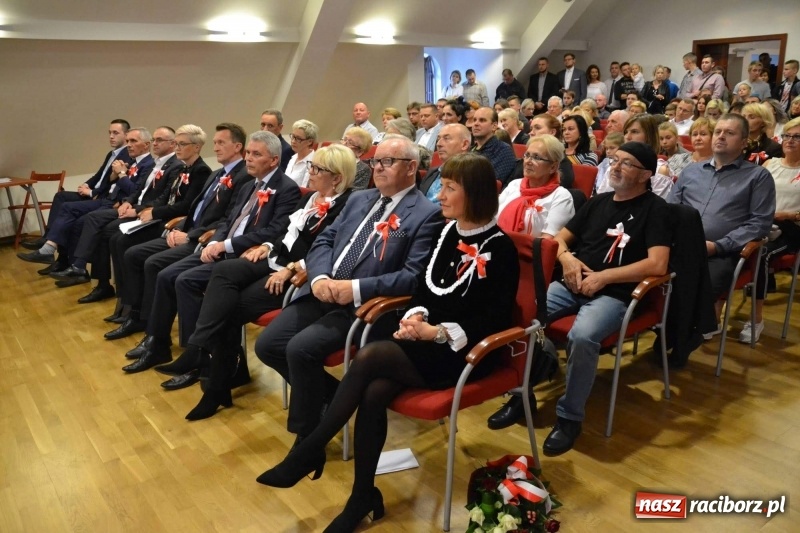 Zdjęcie w galerii na portalu naszraciborz.pl: Tu wszędzie jest nasza ojczyzna... - koncert laureatów Konkursu Pieśni, Piosenki i Poezji Patriotycznej za nami  wiadomości z regionu