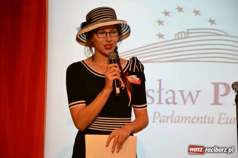 Zdjęcie w galerii na portalu naszraciborz.pl: Tu wszędzie jest nasza ojczyzna... - koncert laureatów Konkursu Pieśni, Piosenki i Poezji Patriotycznej za nami  wiadomości z regionu