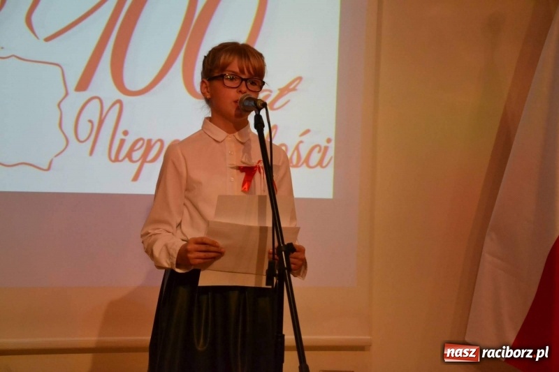 Zdjęcie w galerii na portalu naszraciborz.pl: Tu wszędzie jest nasza ojczyzna... - koncert laureatów Konkursu Pieśni, Piosenki i Poezji Patriotycznej za nami  wiadomości z regionu