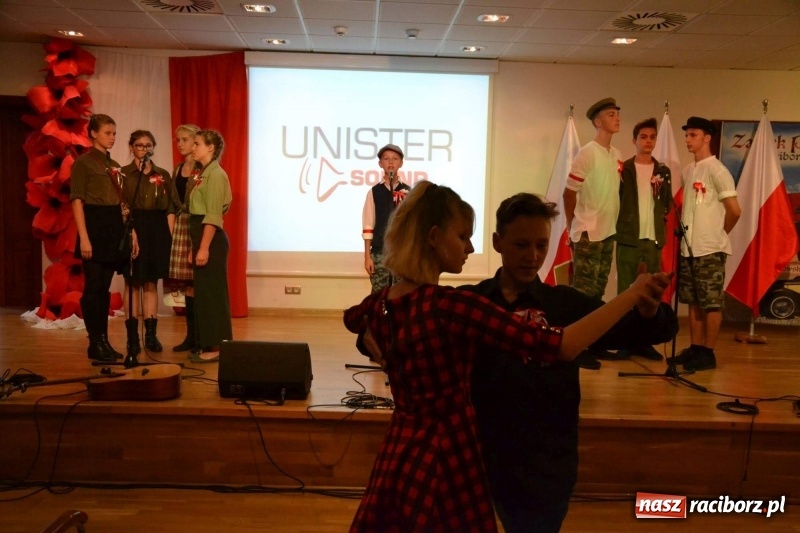 Zdjęcie w galerii na portalu naszraciborz.pl: Tu wszędzie jest nasza ojczyzna... - koncert laureatów Konkursu Pieśni, Piosenki i Poezji Patriotycznej za nami  wiadomości z regionu