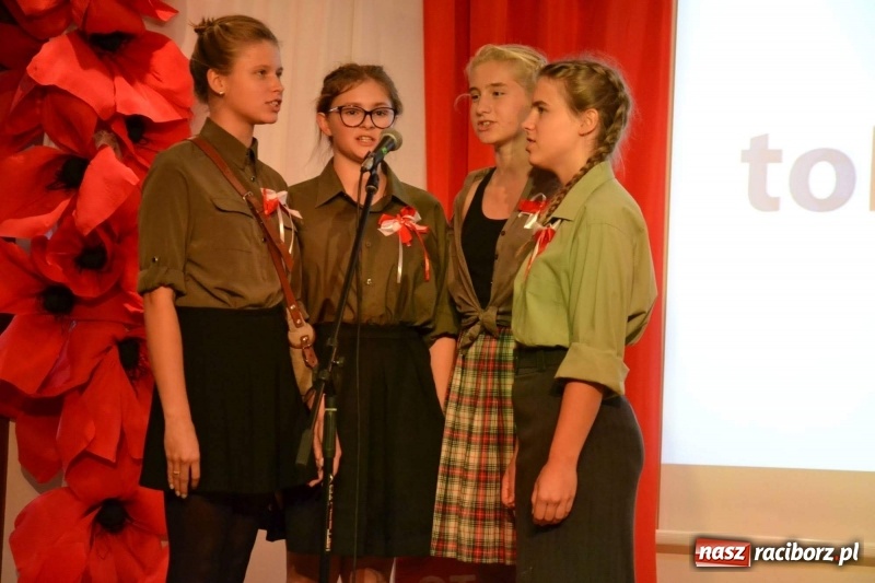 Zdjęcie w galerii na portalu naszraciborz.pl: Tu wszędzie jest nasza ojczyzna... - koncert laureatów Konkursu Pieśni, Piosenki i Poezji Patriotycznej za nami  wiadomości z regionu