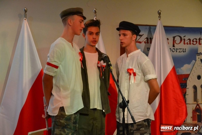 Zdjęcie w galerii na portalu naszraciborz.pl: Tu wszędzie jest nasza ojczyzna... - koncert laureatów Konkursu Pieśni, Piosenki i Poezji Patriotycznej za nami  wiadomości z regionu