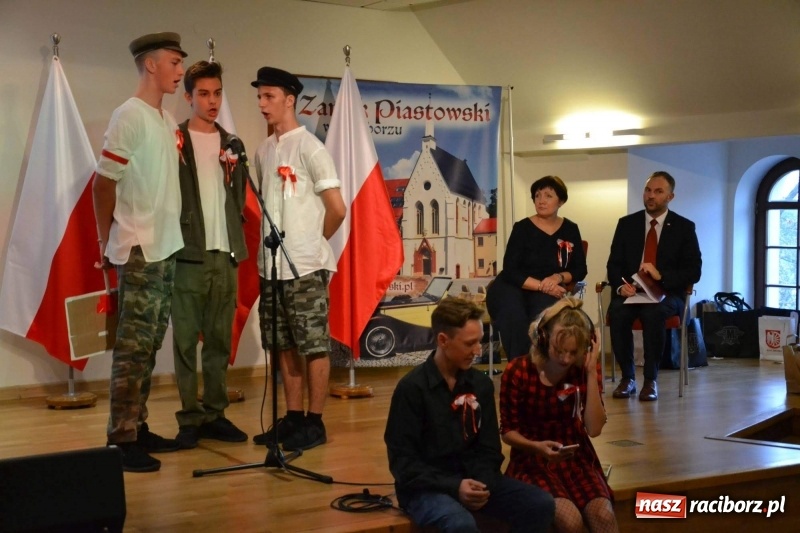 Zdjęcie w galerii na portalu naszraciborz.pl: Tu wszędzie jest nasza ojczyzna... - koncert laureatów Konkursu Pieśni, Piosenki i Poezji Patriotycznej za nami  wiadomości z regionu