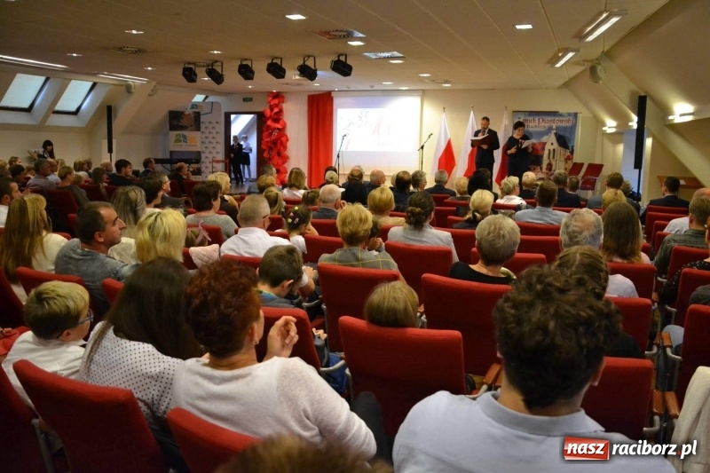 Zdjęcie w galerii na portalu naszraciborz.pl: Tu wszędzie jest nasza ojczyzna... - koncert laureatów Konkursu Pieśni, Piosenki i Poezji Patriotycznej za nami  wiadomości z regionu