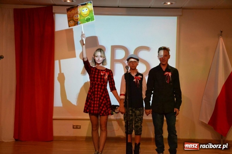 Zdjęcie w galerii na portalu naszraciborz.pl: Tu wszędzie jest nasza ojczyzna... - koncert laureatów Konkursu Pieśni, Piosenki i Poezji Patriotycznej za nami  wiadomości z regionu