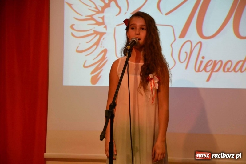 Zdjęcie w galerii na portalu naszraciborz.pl: Tu wszędzie jest nasza ojczyzna... - koncert laureatów Konkursu Pieśni, Piosenki i Poezji Patriotycznej za nami  wiadomości z regionu