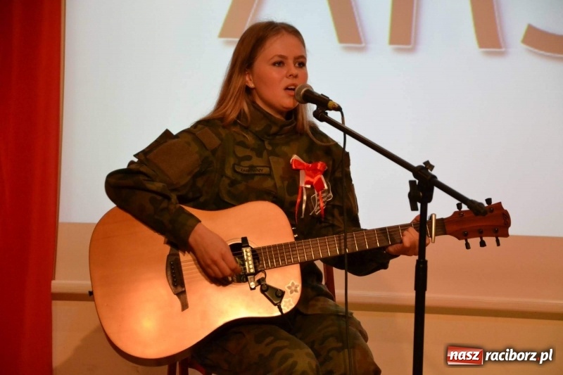 Zdjęcie w galerii na portalu naszraciborz.pl: Tu wszędzie jest nasza ojczyzna... - koncert laureatów Konkursu Pieśni, Piosenki i Poezji Patriotycznej za nami  wiadomości z regionu