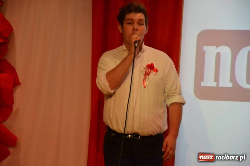 Zdjęcie w galerii na portalu naszraciborz.pl: Tu wszędzie jest nasza ojczyzna... - koncert laureatów Konkursu Pieśni, Piosenki i Poezji Patriotycznej za nami  wiadomości z regionu