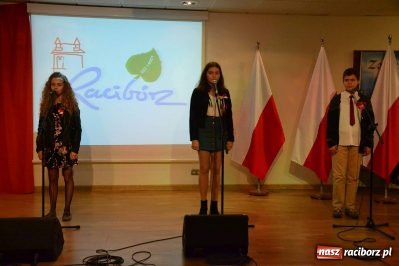 Zdjęcie w galerii na portalu naszraciborz.pl: Tu wszędzie jest nasza ojczyzna... - koncert laureatów Konkursu Pieśni, Piosenki i Poezji Patriotycznej za nami  wiadomości z regionu