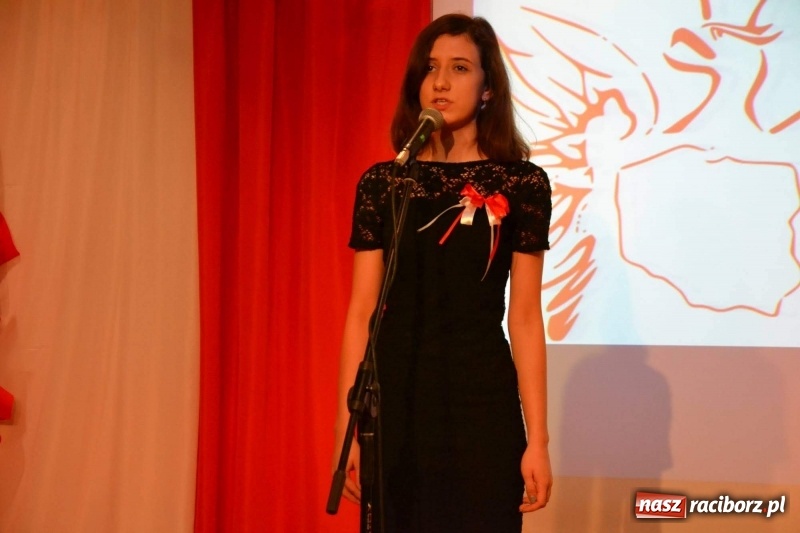 Zdjęcie w galerii na portalu naszraciborz.pl: Tu wszędzie jest nasza ojczyzna... - koncert laureatów Konkursu Pieśni, Piosenki i Poezji Patriotycznej za nami  wiadomości z regionu