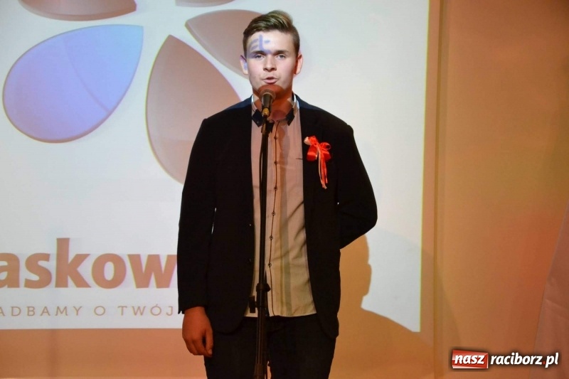 Zdjęcie w galerii na portalu naszraciborz.pl: Tu wszędzie jest nasza ojczyzna... - koncert laureatów Konkursu Pieśni, Piosenki i Poezji Patriotycznej za nami  wiadomości z regionu