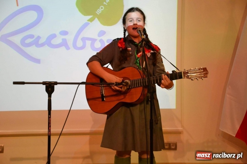 Zdjęcie w galerii na portalu naszraciborz.pl: Tu wszędzie jest nasza ojczyzna... - koncert laureatów Konkursu Pieśni, Piosenki i Poezji Patriotycznej za nami  wiadomości z regionu