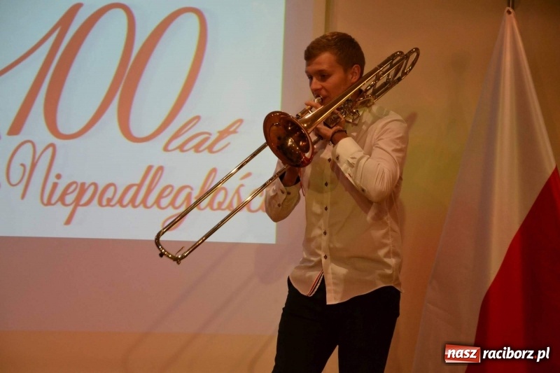 Zdjęcie w galerii na portalu naszraciborz.pl: Tu wszędzie jest nasza ojczyzna... - koncert laureatów Konkursu Pieśni, Piosenki i Poezji Patriotycznej za nami  wiadomości z regionu