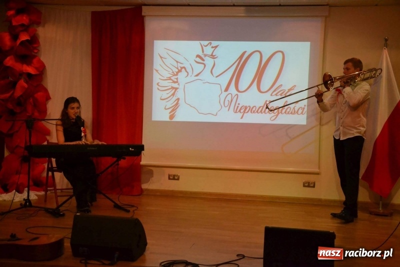 Zdjęcie w galerii na portalu naszraciborz.pl: Tu wszędzie jest nasza ojczyzna... - koncert laureatów Konkursu Pieśni, Piosenki i Poezji Patriotycznej za nami  wiadomości z regionu