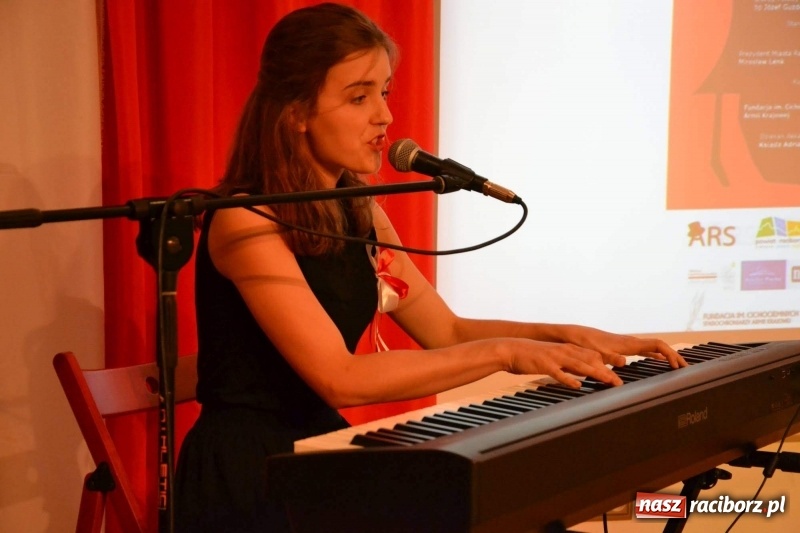 Zdjęcie w galerii na portalu naszraciborz.pl: Tu wszędzie jest nasza ojczyzna... - koncert laureatów Konkursu Pieśni, Piosenki i Poezji Patriotycznej za nami  wiadomości z regionu